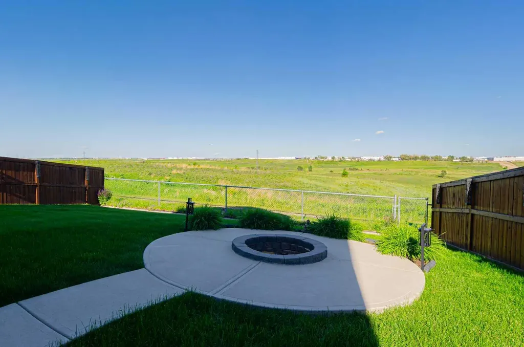 187 Covington Close NE Calgary AB T3k 4L9