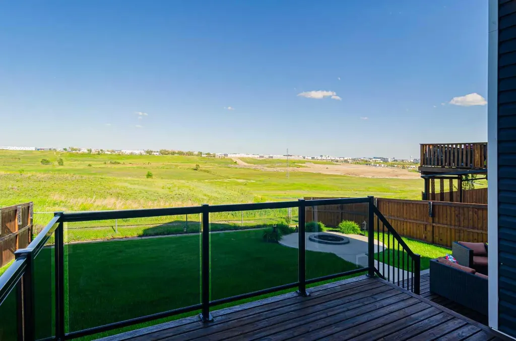 187 Covington Close NE Calgary AB T3k 4L9