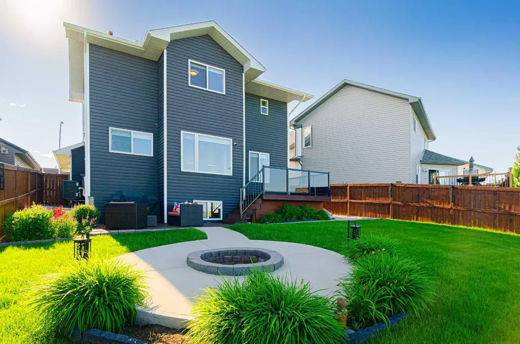 187 Covington Close NE Calgary AB T3k 4L9