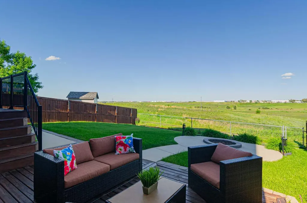 187 Covington Close NE Calgary AB T3k 4L9