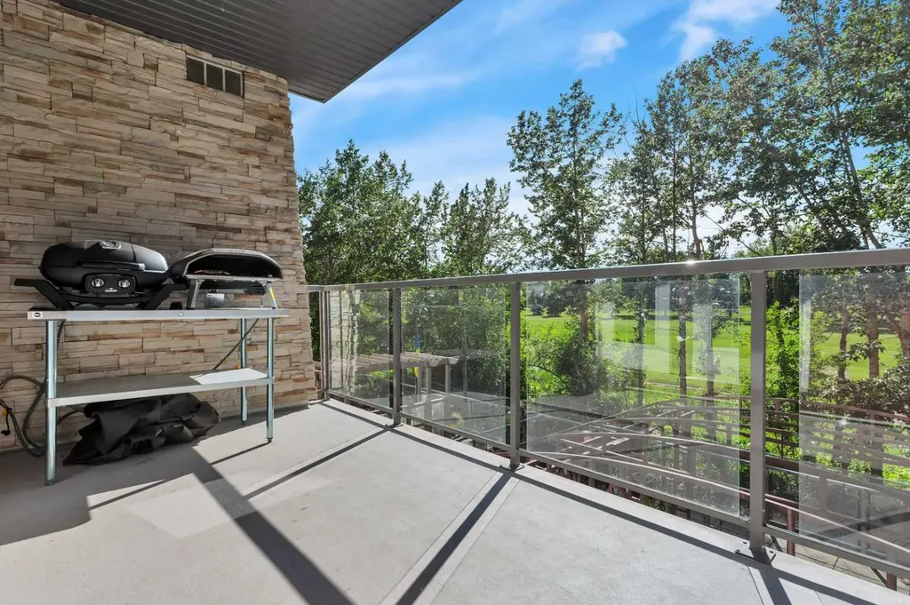5040 53 Street Sylvan Lake AB T4S 0E1