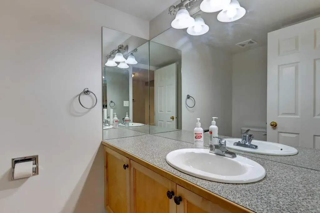 1305 Glenmore Trail SW Calgary AB T2V 4Y8