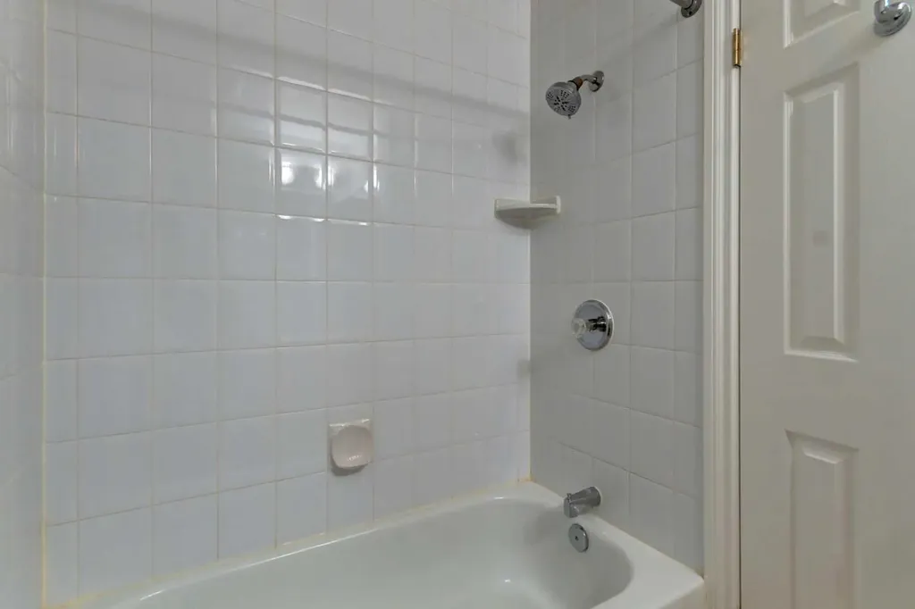 1305 Glenmore Trail SW Calgary AB T2V 4Y8