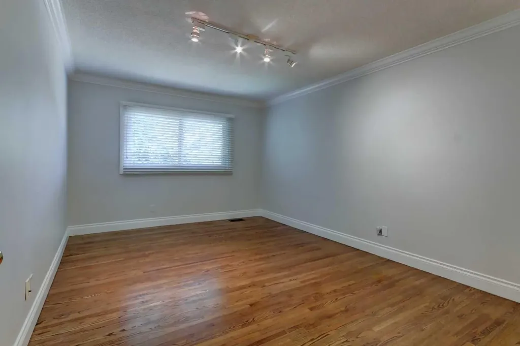 1305 Glenmore Trail SW Calgary AB T2V 4Y8