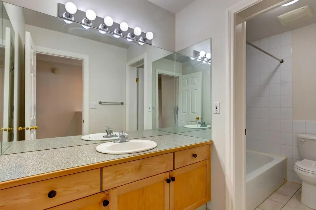 1305 Glenmore Trail SW Calgary AB T2V 4Y8