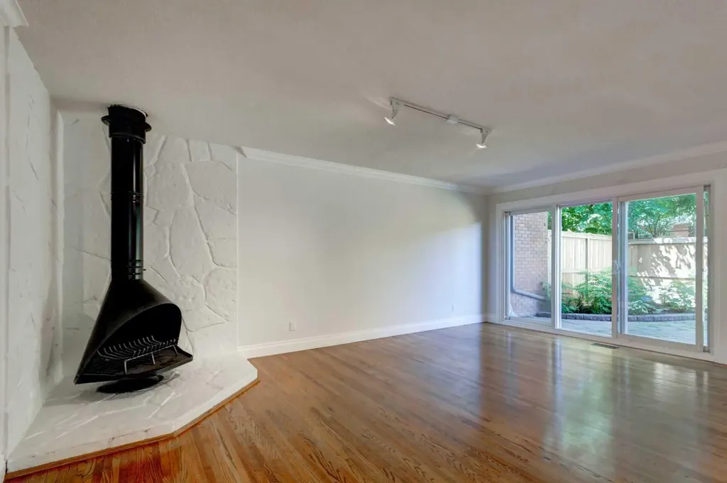1305 Glenmore Trail SW Calgary AB T2V 4Y8