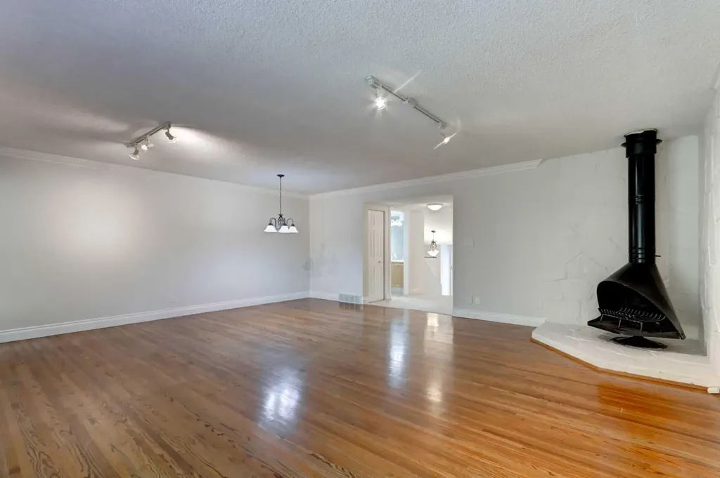 1305 Glenmore Trail SW Calgary AB T2V 4Y8