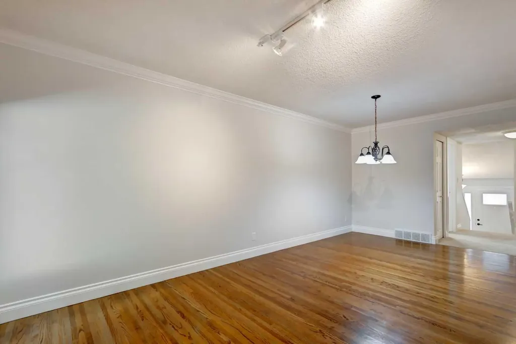 1305 Glenmore Trail SW Calgary AB T2V 4Y8