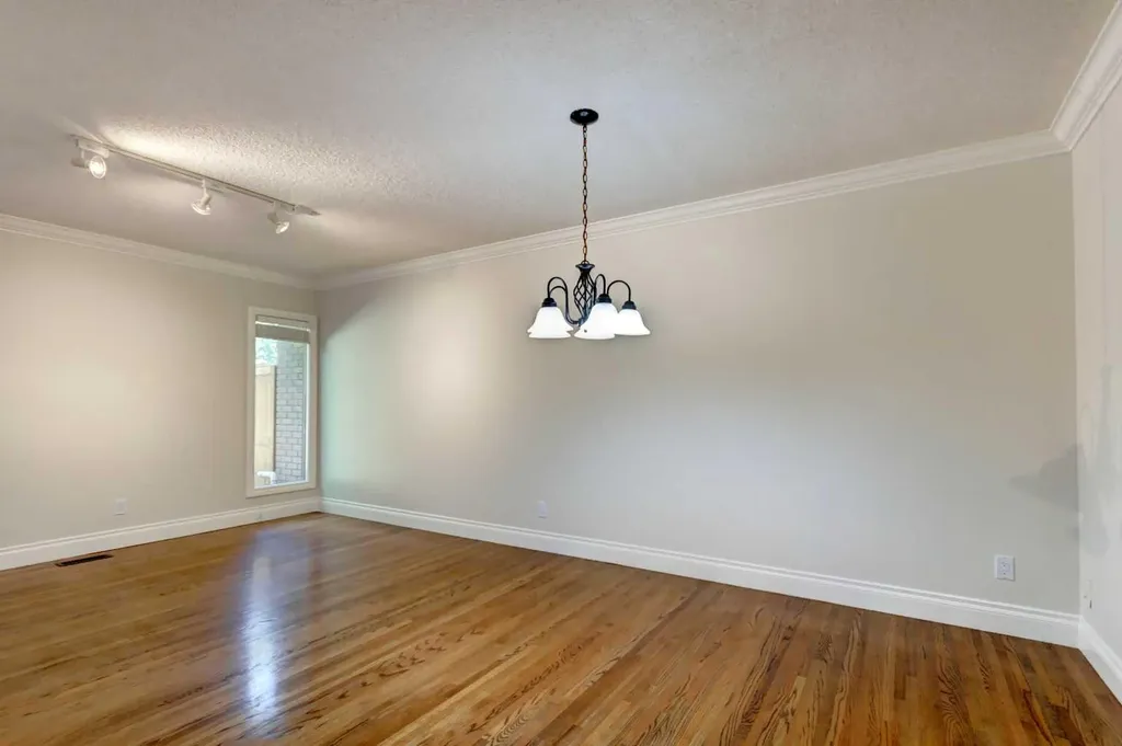 1305 Glenmore Trail SW Calgary AB T2V 4Y8
