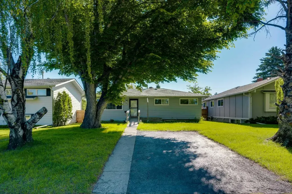 52 Fay Road SE Calgary AB T2H 1H4