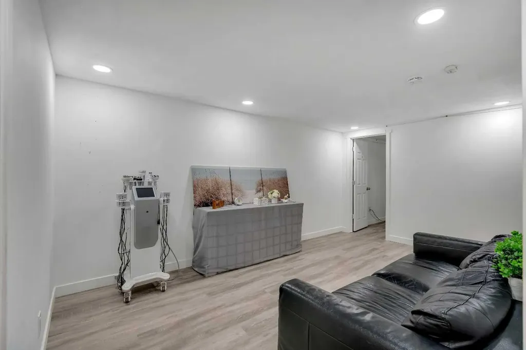 52 Fay Road SE Calgary AB T2H 1H4