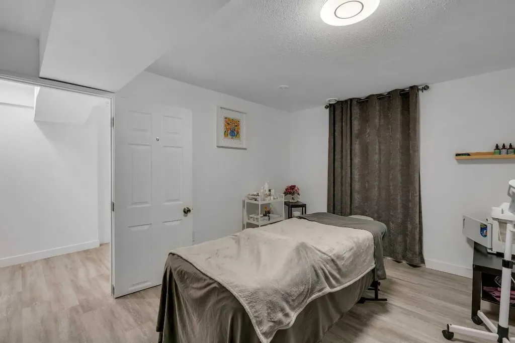 52 Fay Road SE Calgary AB T2H 1H4