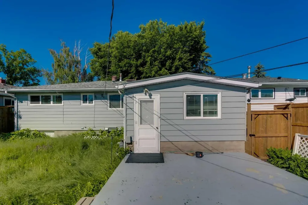 52 Fay Road SE Calgary AB T2H 1H4