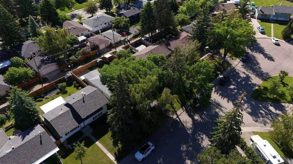 52 Fay Road SE Calgary AB T2H 1H4