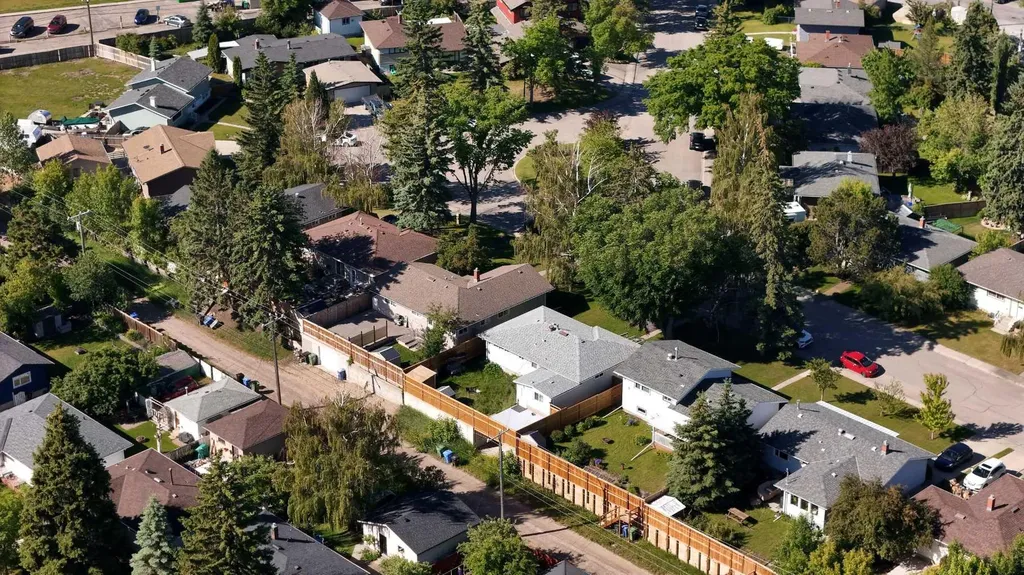 52 Fay Road SE Calgary AB T2H 1H4