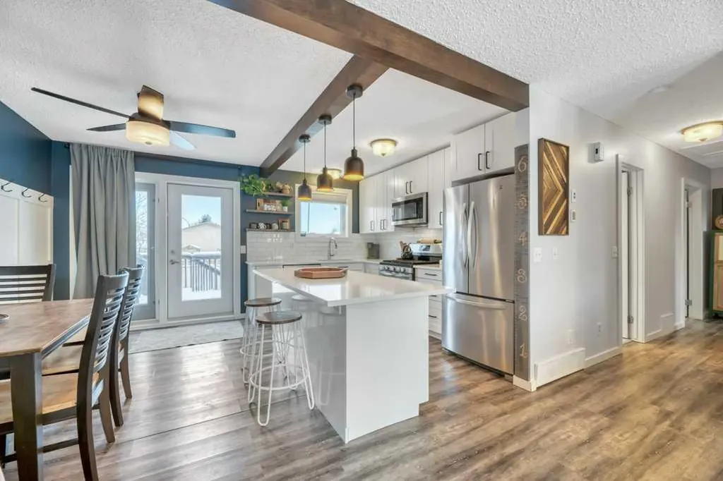 107 Park Road Strathmore AB T1P 1H7