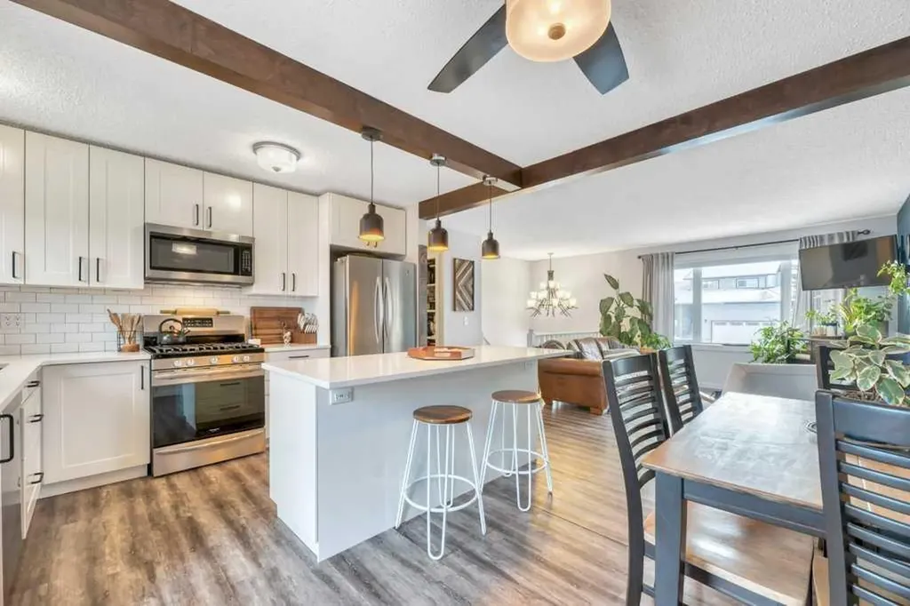 107 Park Road Strathmore AB T1P 1H7