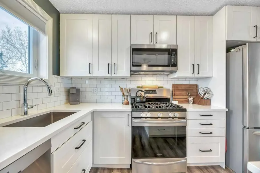 107 Park Road Strathmore AB T1P 1H7