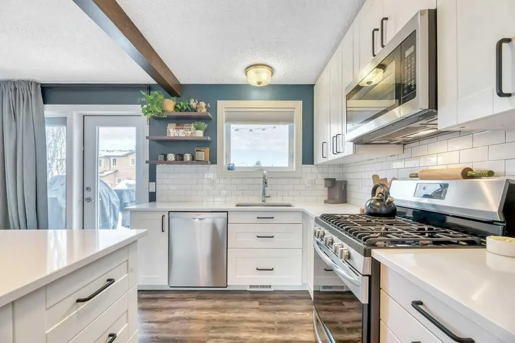 107 Park Road Strathmore AB T1P 1H7
