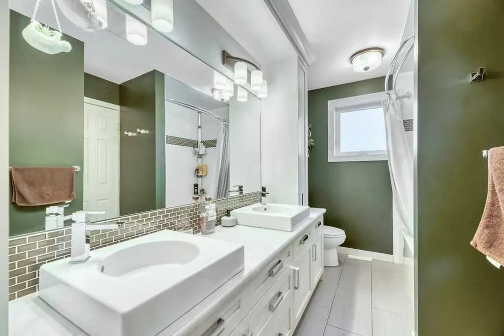 107 Park Road Strathmore AB T1P 1H7
