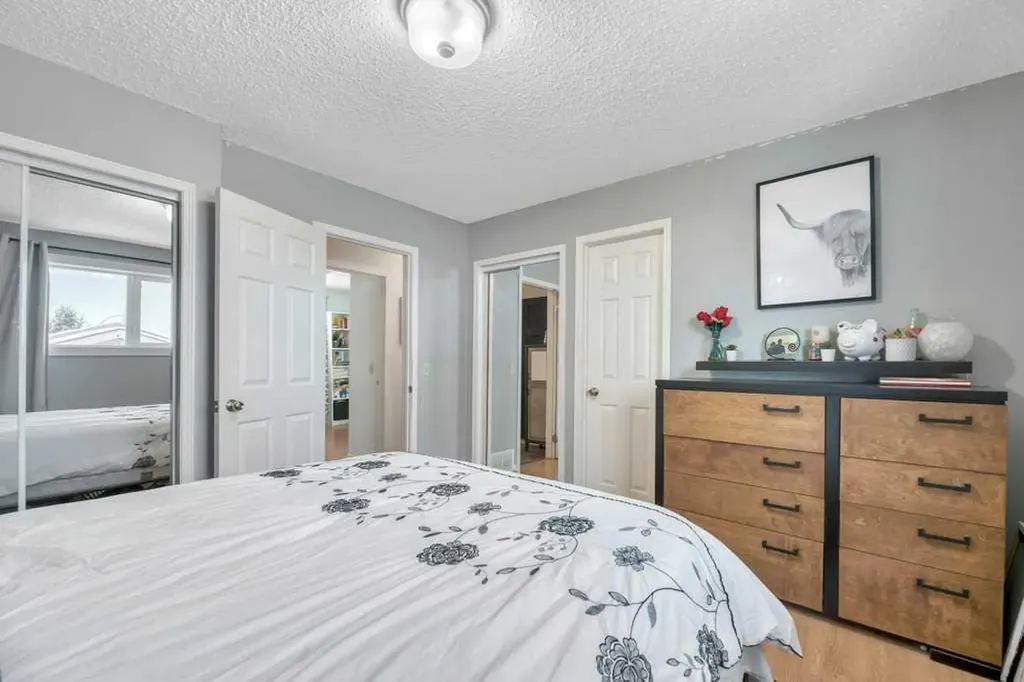 107 Park Road Strathmore AB T1P 1H7