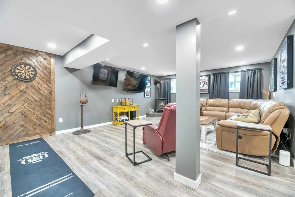 107 Park Road Strathmore AB T1P 1H7