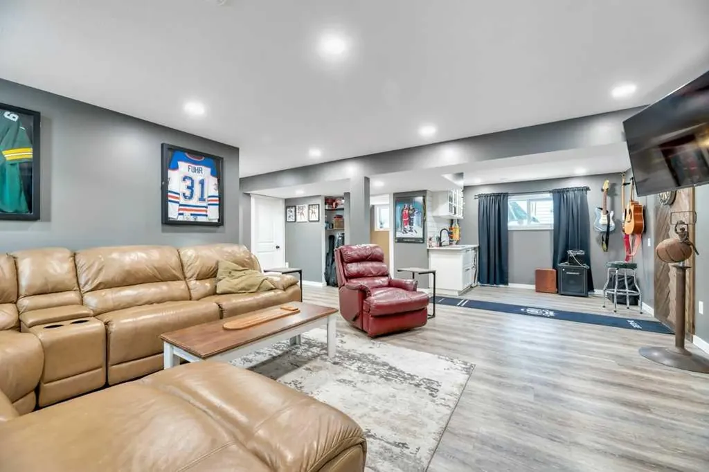 107 Park Road Strathmore AB T1P 1H7