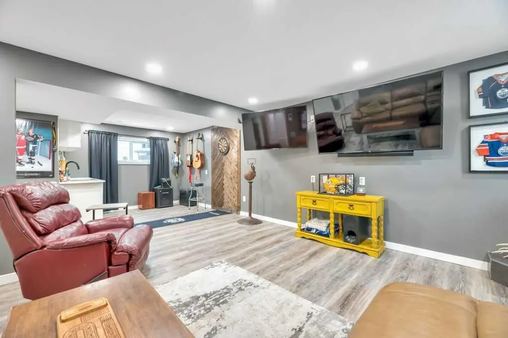 107 Park Road Strathmore AB T1P 1H7