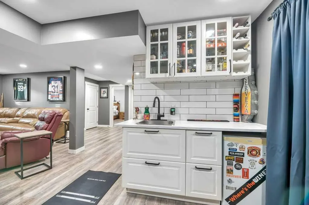 107 Park Road Strathmore AB T1P 1H7