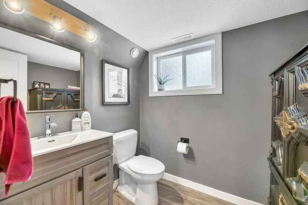 107 Park Road Strathmore AB T1P 1H7