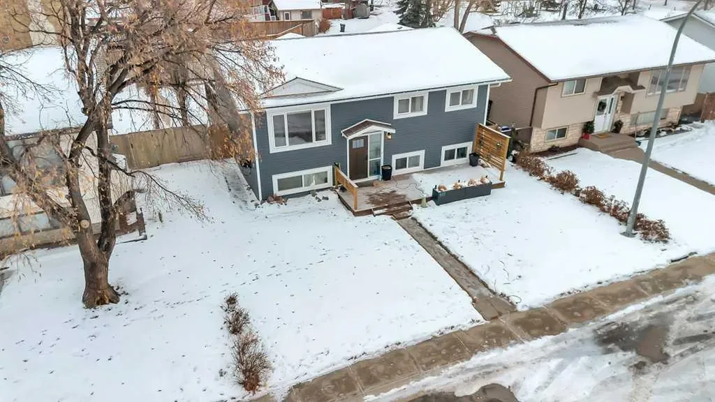 107 Park Road Strathmore AB T1P 1H7