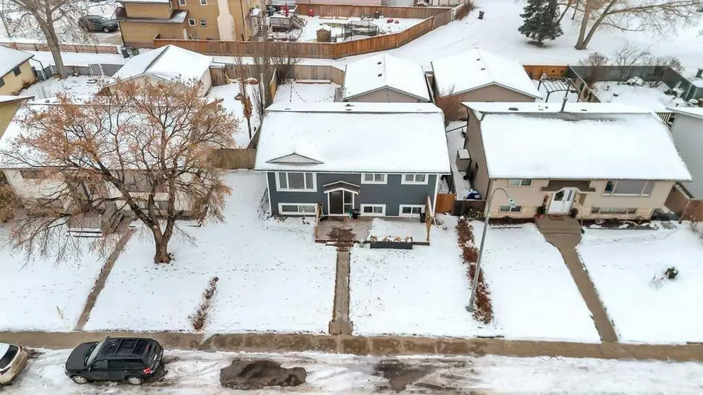 107 Park Road Strathmore AB T1P 1H7