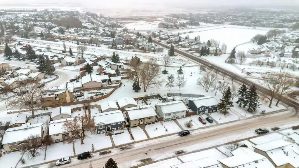 107 Park Road Strathmore AB T1P 1H7