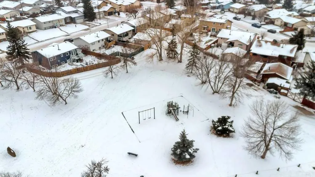 107 Park Road Strathmore AB T1P 1H7