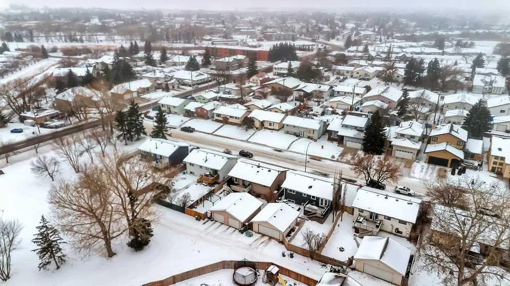 107 Park Road Strathmore AB T1P 1H7
