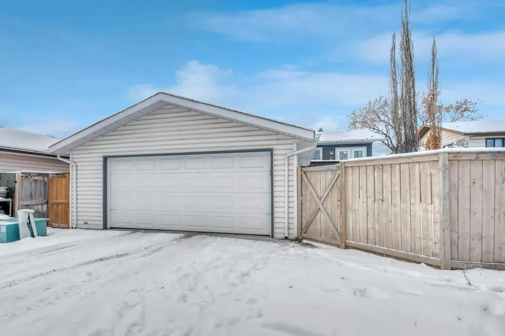 107 Park Road Strathmore AB T1P 1H7