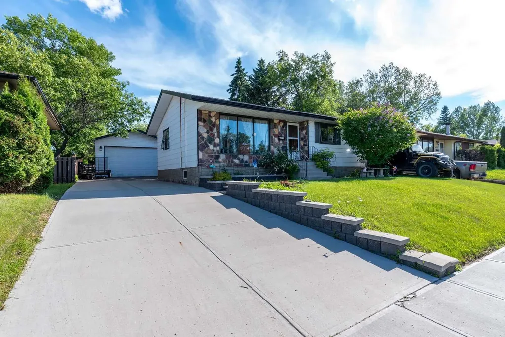 4719 29 Street Lloydminster SK S9V 1B1