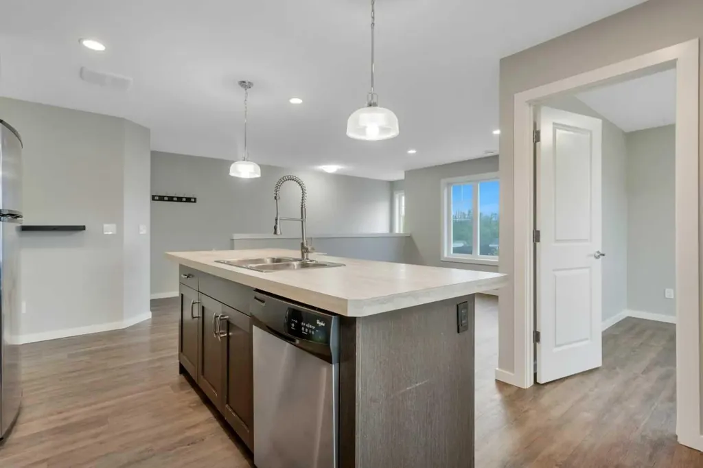 43 Reid Court Sylvan Lake AB T4S 0K1