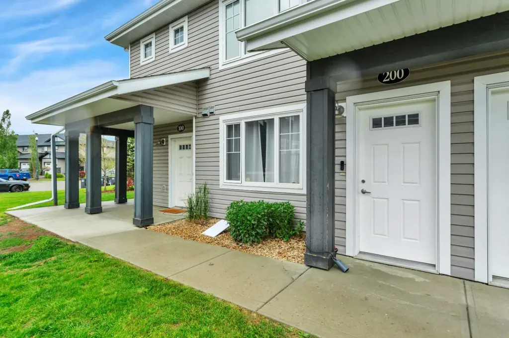43 Reid Court Sylvan Lake AB T4S 0K1