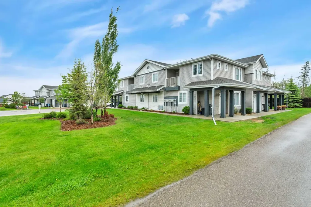 43 Reid Court Sylvan Lake AB T4S 0K1