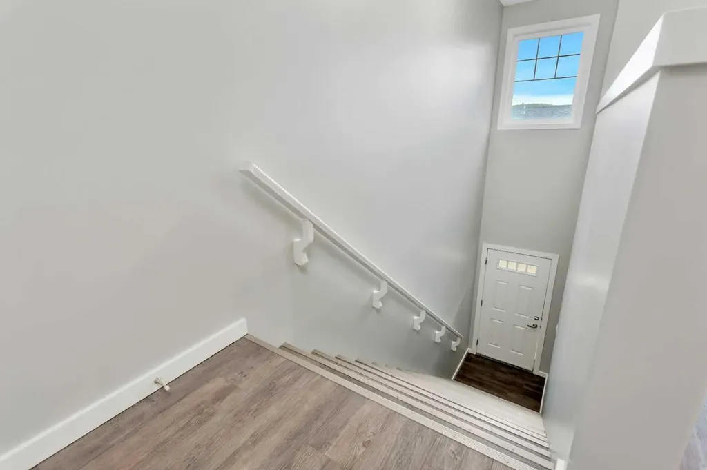 43 Reid Court Sylvan Lake AB T4S 0K1