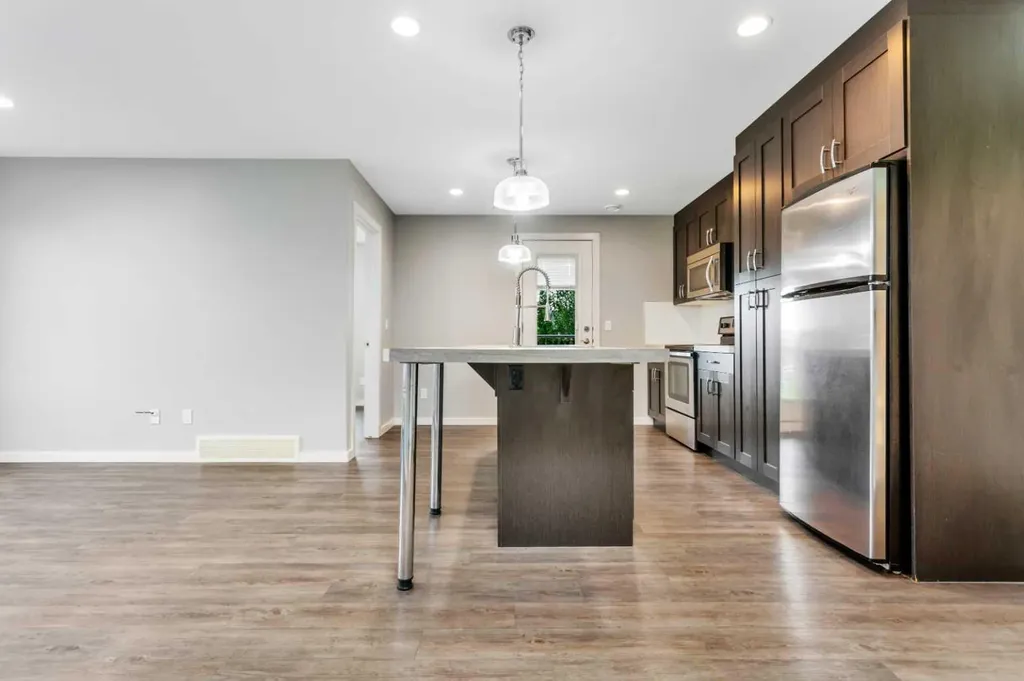 43 Reid Court Sylvan Lake AB T4S 0K1