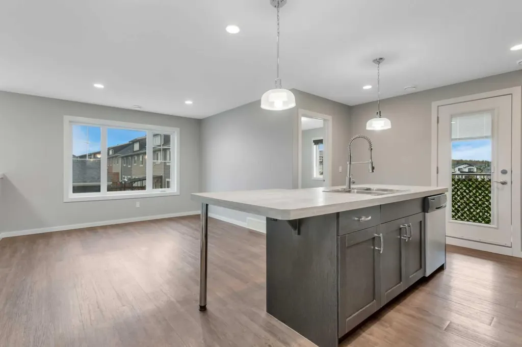43 Reid Court Sylvan Lake AB T4S 0K1