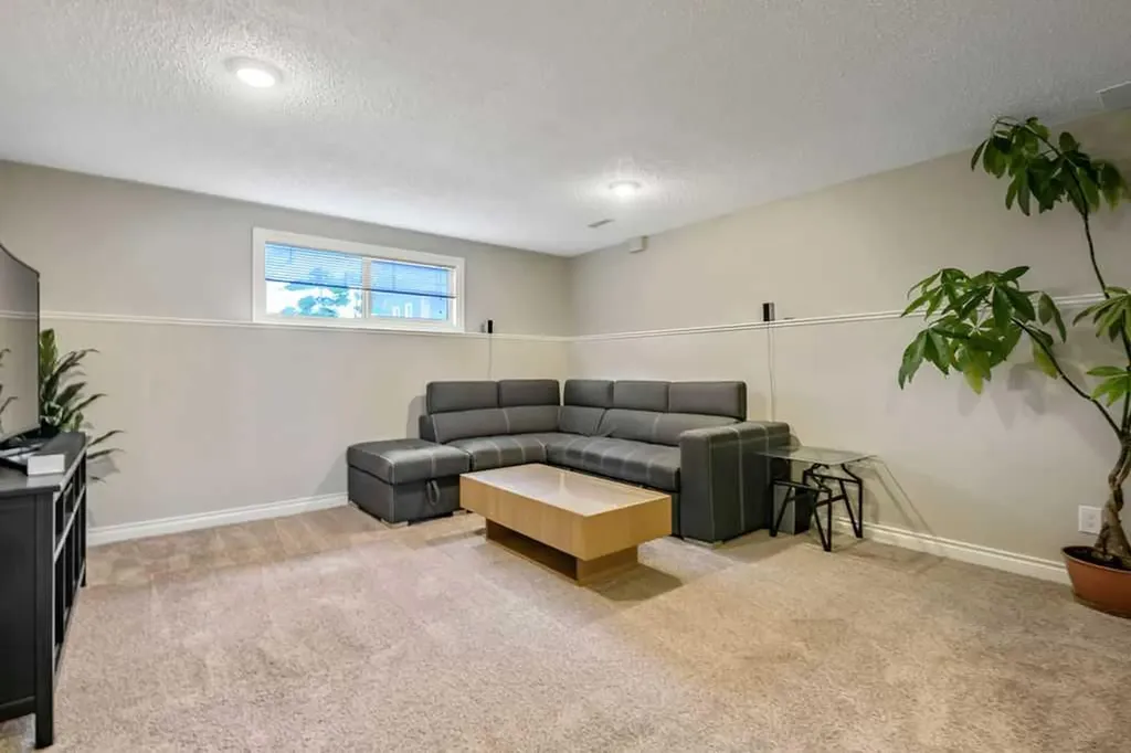 116 Hodson Crescent Okotoks AB T1S 1C6