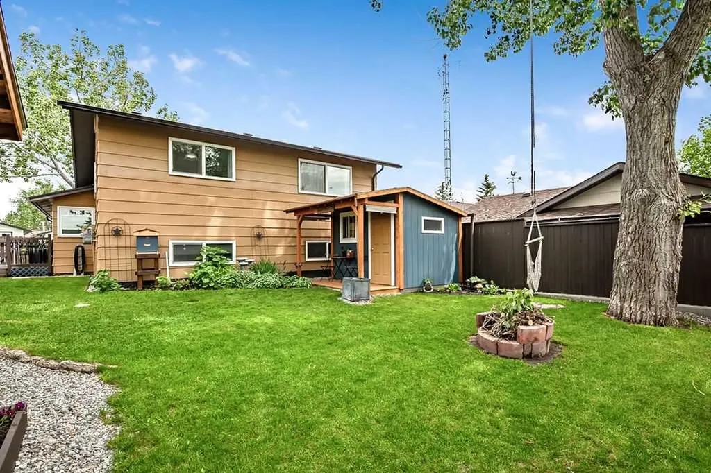 116 Hodson Crescent Okotoks AB T1S 1C6