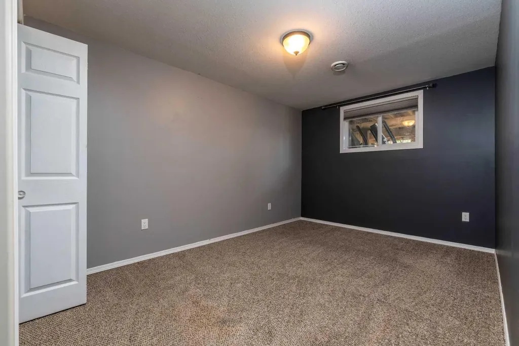 2005 49 Avenue Lloydminster SK S9V 0Z3