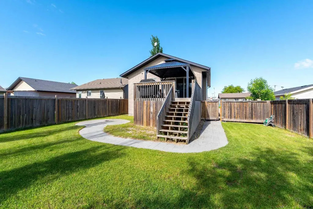 2005 49 Avenue Lloydminster SK S9V 0Z3