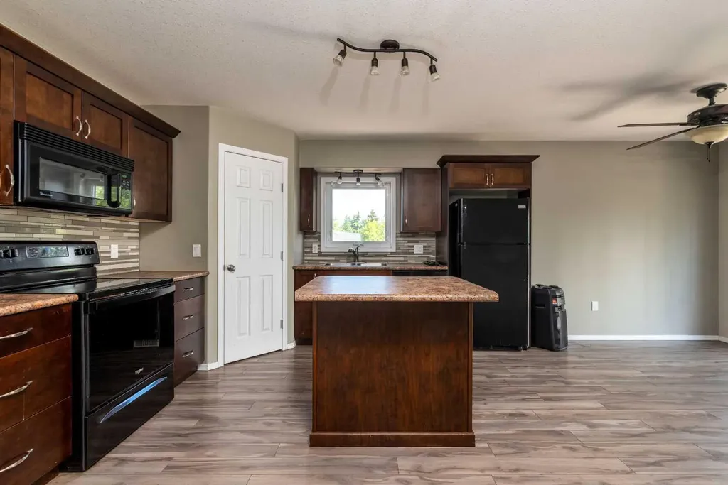 2005 49 Avenue Lloydminster SK S9V 0Z3