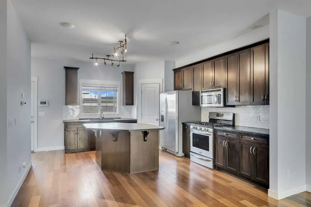 304 Rainbow Falls Drive Chestermere AB T1X 0E4