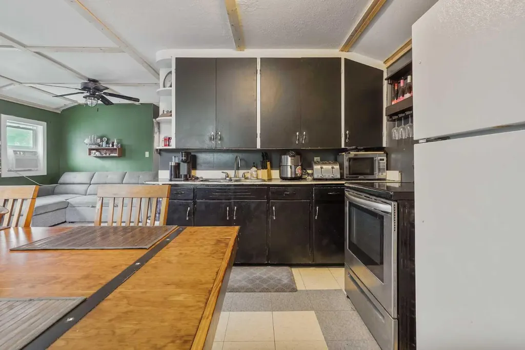 405 12b Street N Lethbridge AB T1H 2L3